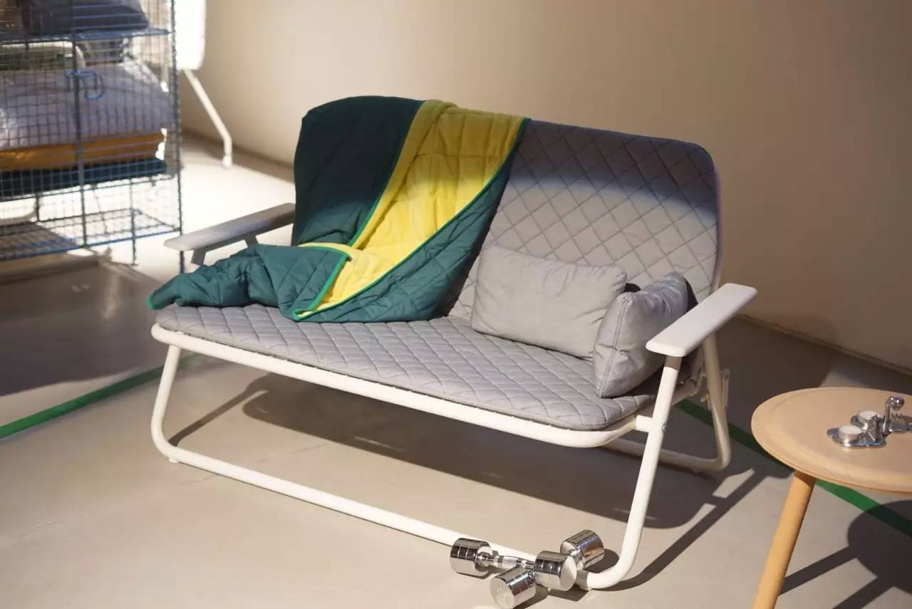 一口气推出了50多款PS新品，宜家彻底放飞了自我！挂到墙上的沙发、自动浇水的花盆……错过等3年