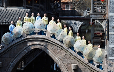 济南交警严查三轮车闯禁区,交警查处黑摩的视频