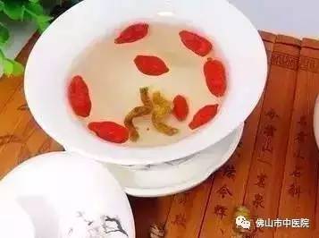 「赏诗识中药」物美价廉的枸杞子，识用的人当成宝！（含枸杞茶推荐）