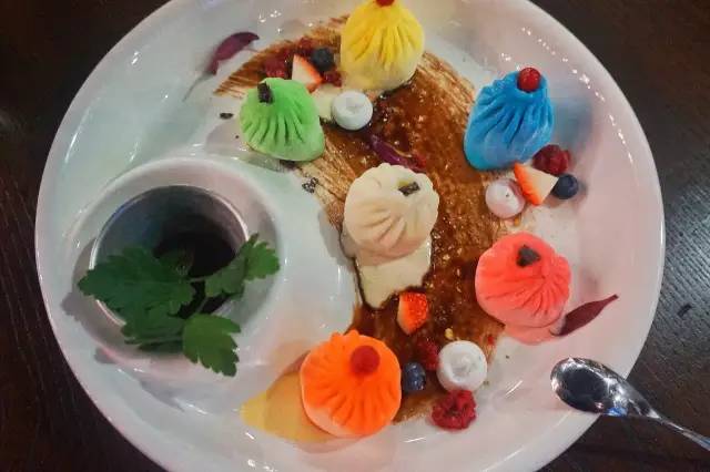 单身狗慎入!在上海,小伙谈恋爱要带女朋友去做……