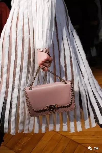 valentino2021秋冬时尚系列,valentino秋冬系列
