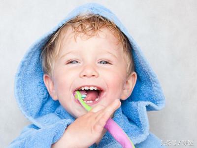 刚换牙的宝宝门牙长歪怎么办,宝宝门牙为什么长的象锯齿状