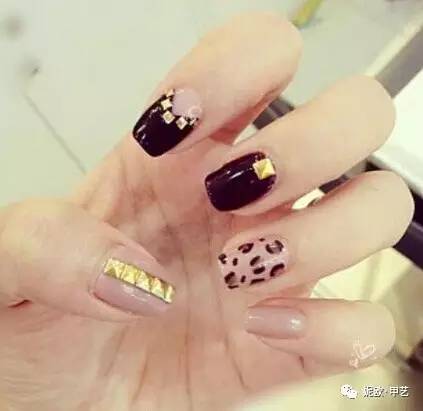 做美甲贴甲片的步骤视频教程,各种美甲的便捷方法你学会了吗