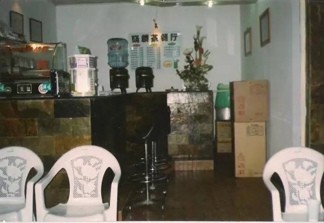 就算买一点点的长队排到街角，仍爱儿时那杯2块钱泡沫奶茶