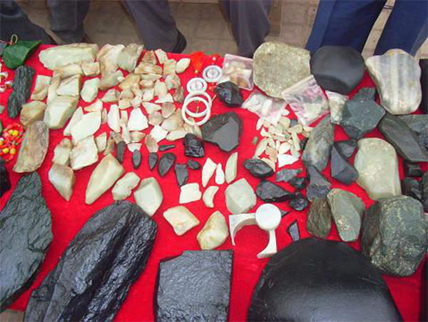 和田墨玉桃花石值钱吗,桃花石和田玉