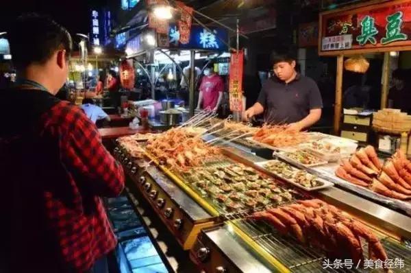 成都周边比较火的夜市,成都最受欢迎的接地气的夜市