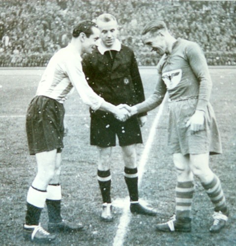 沙尔克04夺过几次冠军,沙尔克04历史对阵曼联