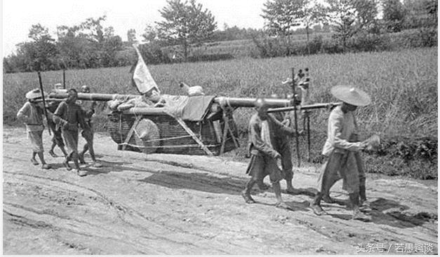 奇怪,棺材上的“扑丧鸡”掉下来后自己飞上去站在原位