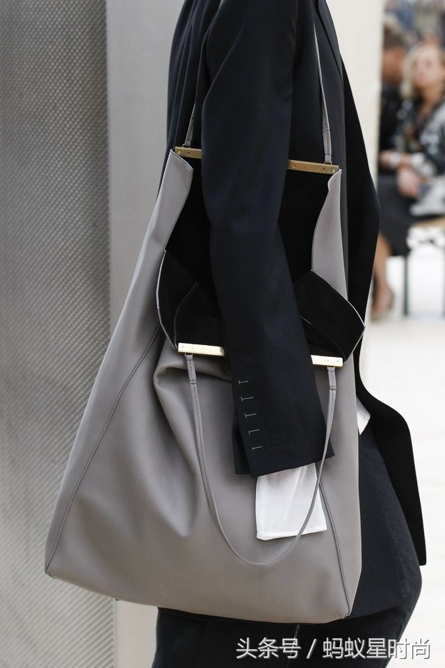 大象灰色的手袋其实很高级