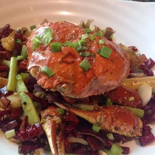 一天吃8顿算啥！回我老家青岛，带你吃上24小时！