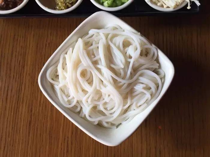 满小饱米线测评,连着吃了10天米线