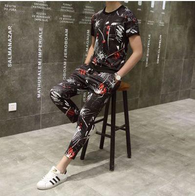 琛楀ご绌挎惌璧扮澶忓娼敺,娼敺鏈嶈鎼厤澶忓瀛︾敓