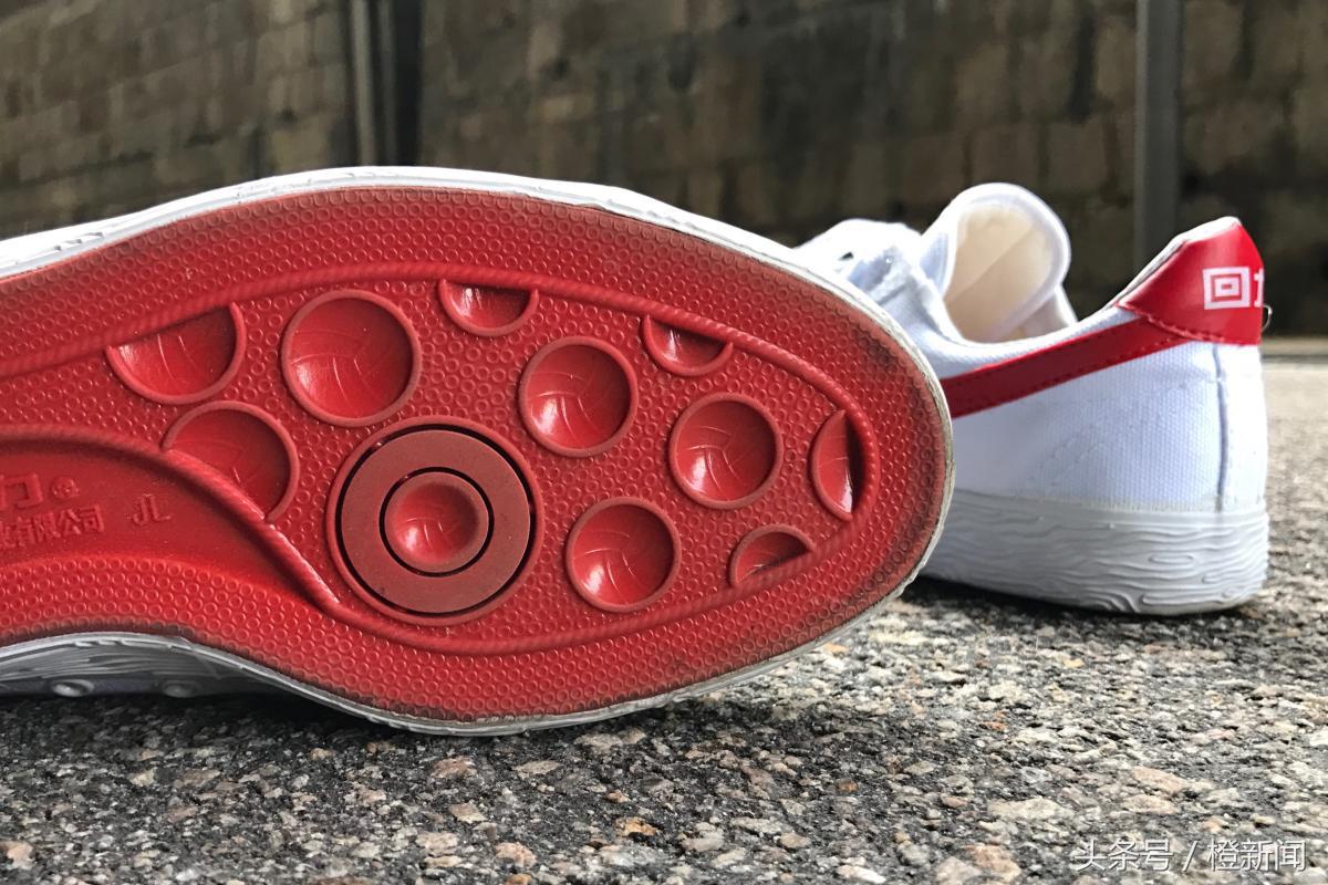 港人穿回力鞋视频,中国人穿回力鞋
