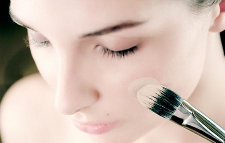 化妆比不画还难看,化妆到底需不需要粉底液