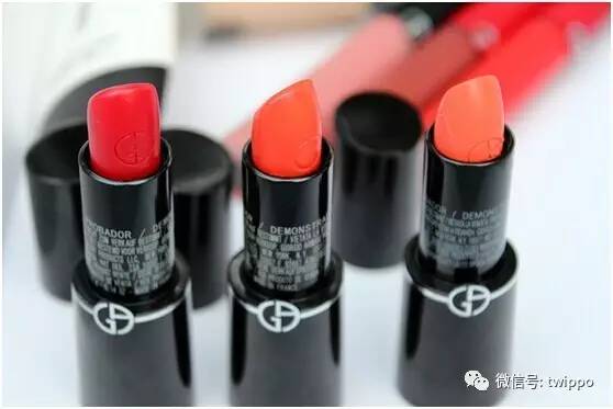 阿玛尼彩妆推荐平价款女,阿玛尼秀场时装