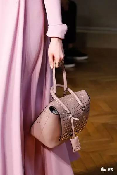 valentino2021秋冬时尚系列,valentino秋冬系列