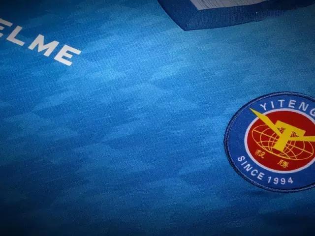 卡尔美球衣亚泰,卡尔美设计球衣