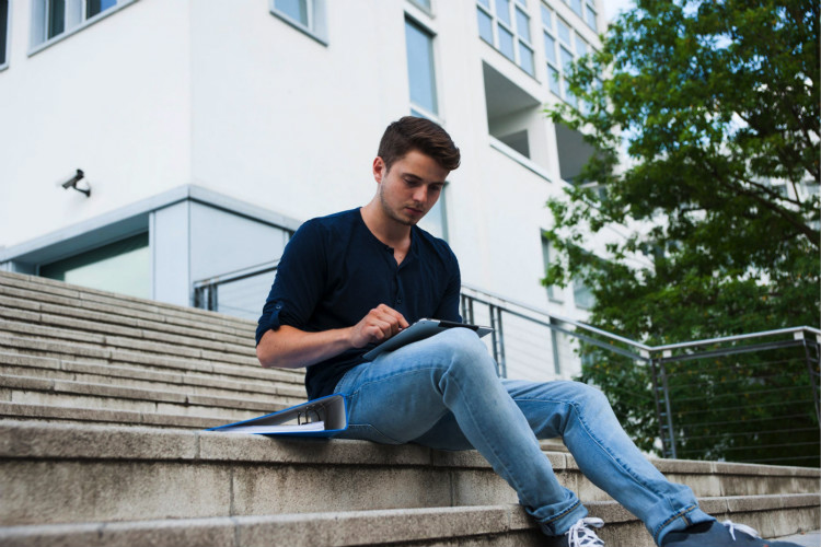 潮流百搭型男小脚牛仔裤,高颜值牛仔裤男士显腿瘦