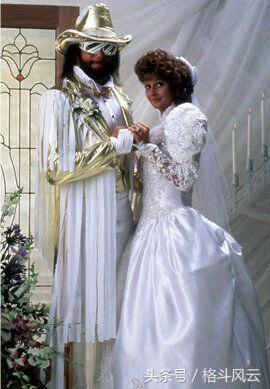 卢瑟夫和米兹拉娜,wwe拉娜跪地向卢瑟夫认错