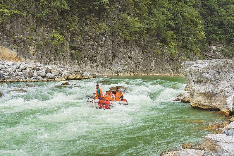 巴山大峡谷有名么,巴山大峡谷溶洞喀斯特地貌