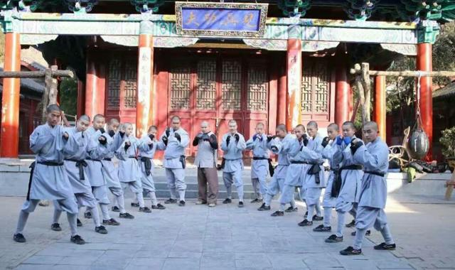 少林武僧转头,少林功夫原地挺身