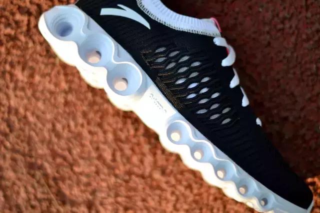 我在安踏官网定制了双鞋,成品真的惊艳到了我自己!