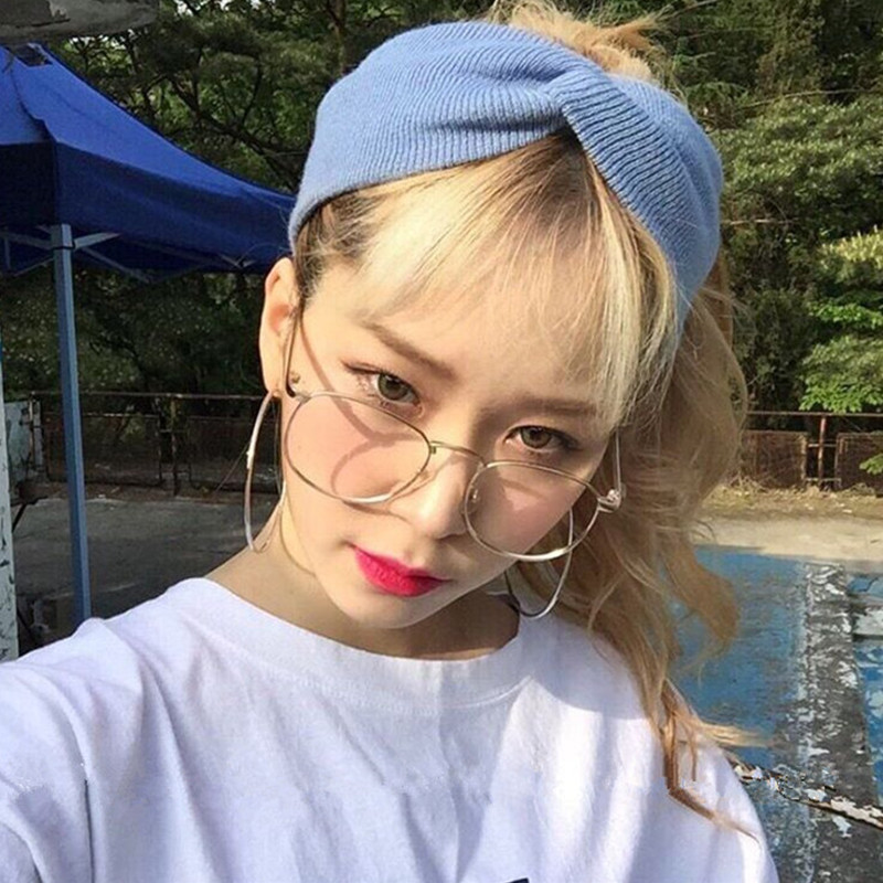 小脸配眼镜怎么选镜框,四眼妹适合什么镜框