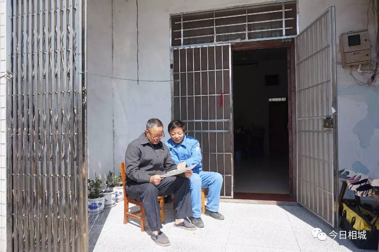 很多好人好事就在我们身边,这些拾金不昧的行为值得点赞