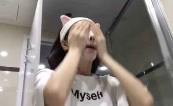 昕美妆|甜这么会洗脸也要来请教大家护肤心得了?(附景甜同款护肤品LIST)