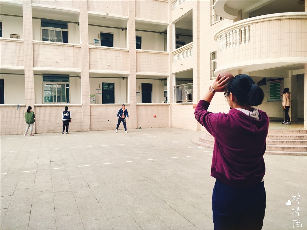 穿上校服，再去蚌埠这所学校走一遍，满满的回忆……