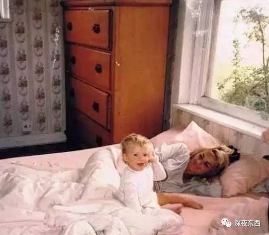 深夜东西｜在男女神之间切换自如的酷女孩，把多少姑娘都掰弯了……