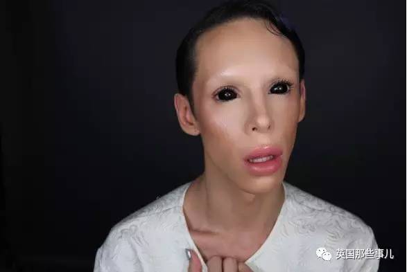 一个不想做男人也不想做女人的小哥，在成为外星人的路上越走越远了……