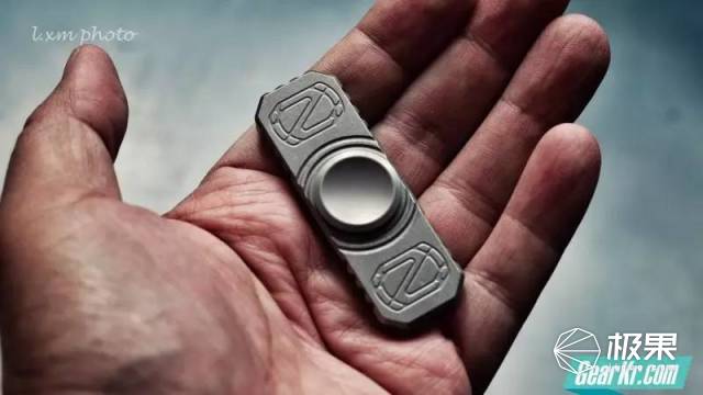 陀螺风靡世界,实用的指尖陀螺