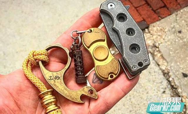 陀螺风靡世界,实用的指尖陀螺