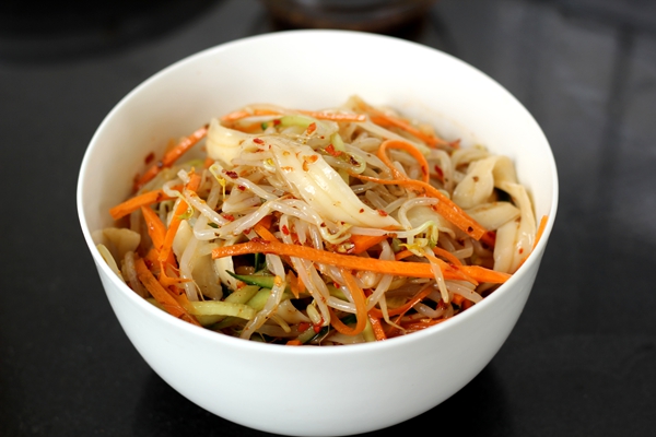 油泼面的做法简单又方便,油泼面的家常做法视频教程