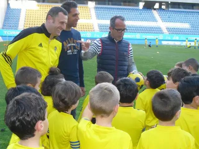 又见走心！卡迪斯的国际妇女节特别版球衣！