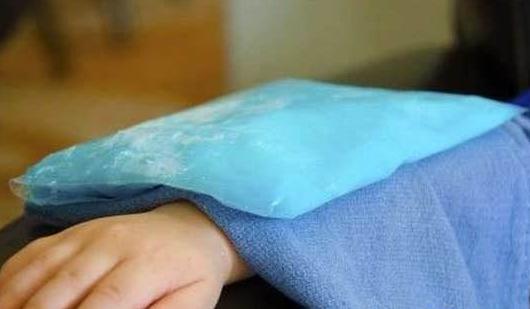 摔肿了可以揉吗,宝宝摔着头怎么消肿