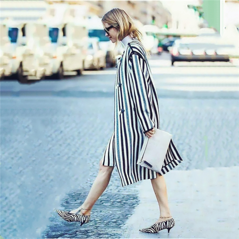 奶奶鞋怎么穿不显老 (奶奶鞋女款2022新款搭配)