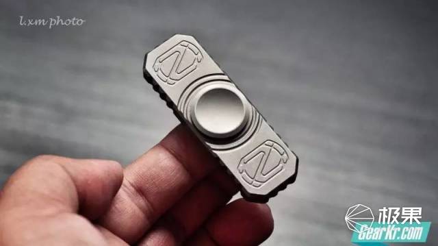 陀螺风靡世界,实用的指尖陀螺