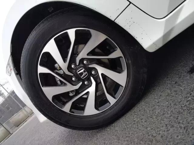 十代思域豪华版定速巡航 (10代思域尊贵版自动巡航)