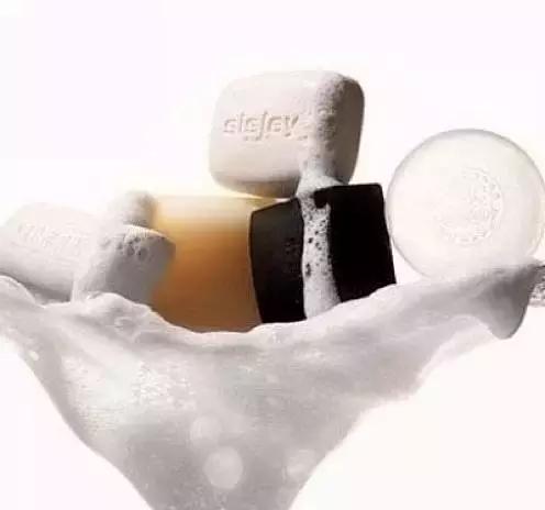 洁面皂与洗面奶洁面效果哪个好,洁面皂和洗面奶哪个对皮肤好些