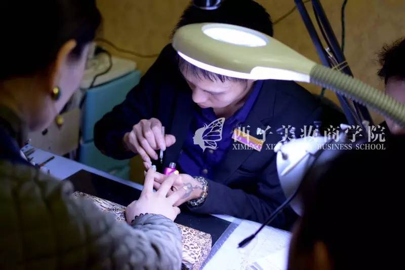 西子美甲师,怎样成为优秀的美甲师