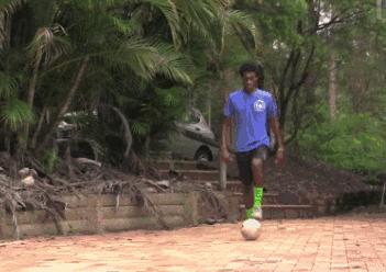 足球过人实用技巧牛尾巴,为什么没人学小罗的牛尾巴过人