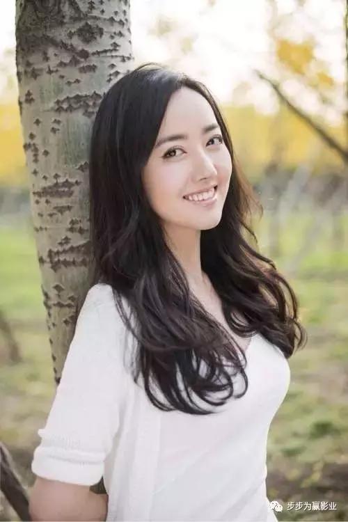 请问，走一趟迈阿密国际电影节红毯一共需要多少步？