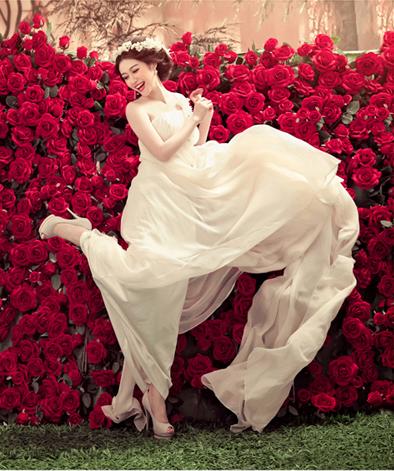 丽江9万朵各色花海婚纱照,森系花海小清新婚纱照