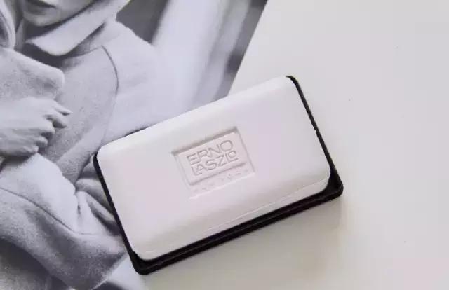 洗面奶跟洁面皂哪个好用些,洗面奶和洁面皂哪个比较好用