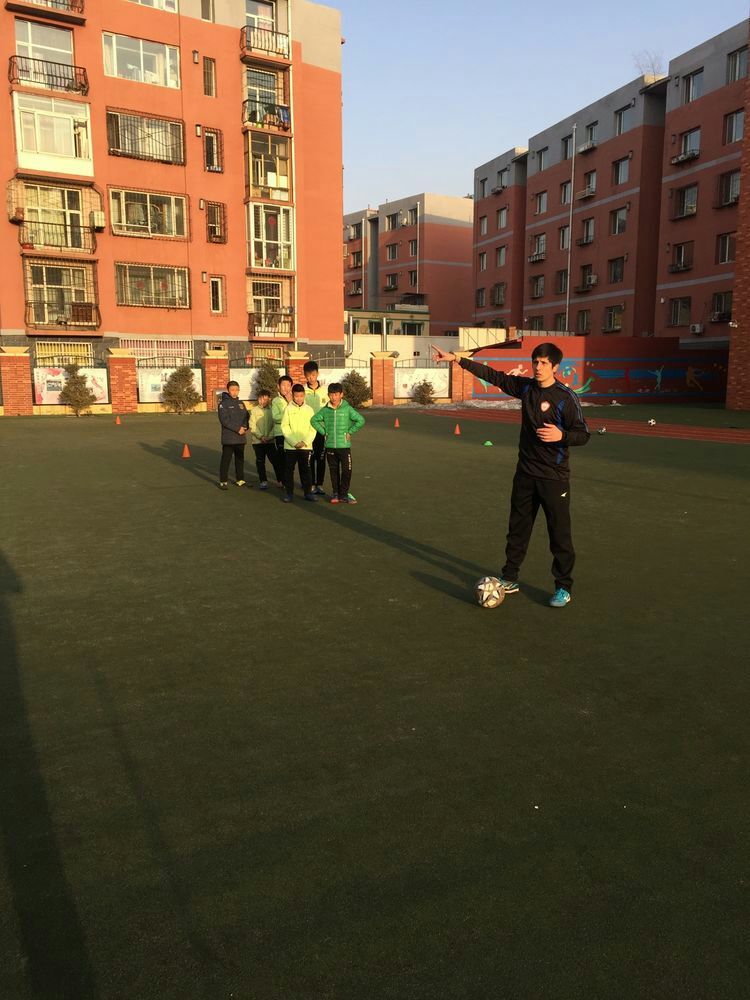 呼和浩特市回民区体育训练馆,回民学校足球