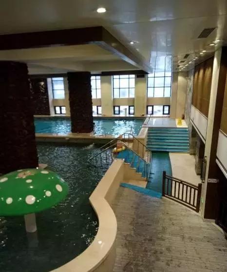 一起泡个温泉,温泉泡池冬天来一场暖暖温泉旅行