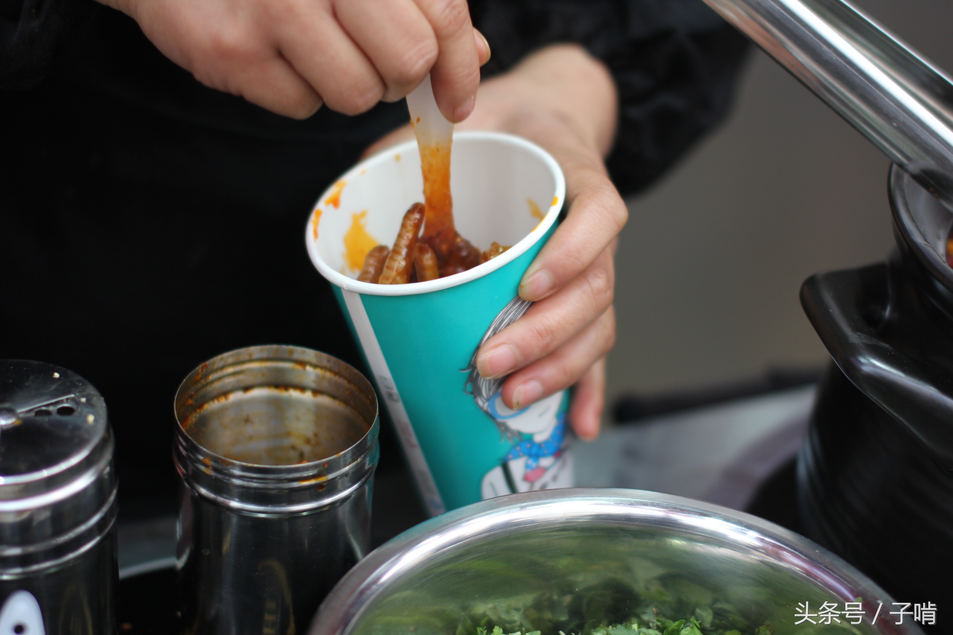 10块钱三个鸡爪,一包十几块的火锅鸡爪