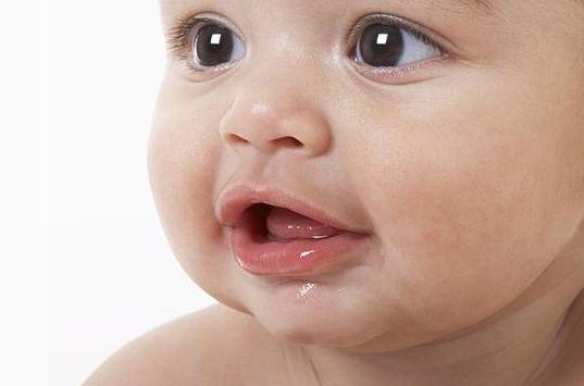 宝宝长牙总是流口水怎么办,宝宝爱流口水真的正常吗